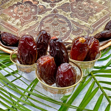 Load image into Gallery viewer, Large Premium Medjool Dates